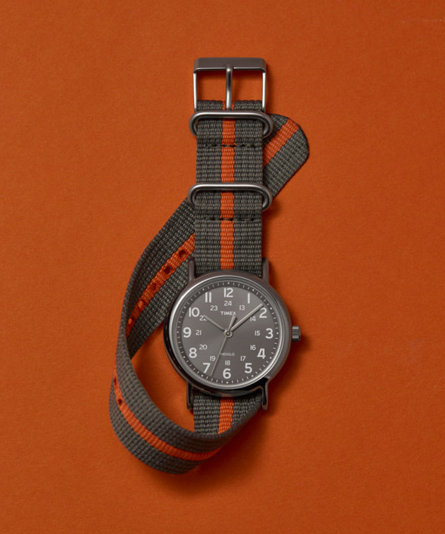 T2N649 Imagen de las siluetas clave de la campaña « Weekender 38mm Nylon Strap Watch » (fotografías de belleza)