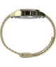Imagen de perfil del reloj con brazalete de acero inoxidable Timex T80 de 34 mm TW2R79200