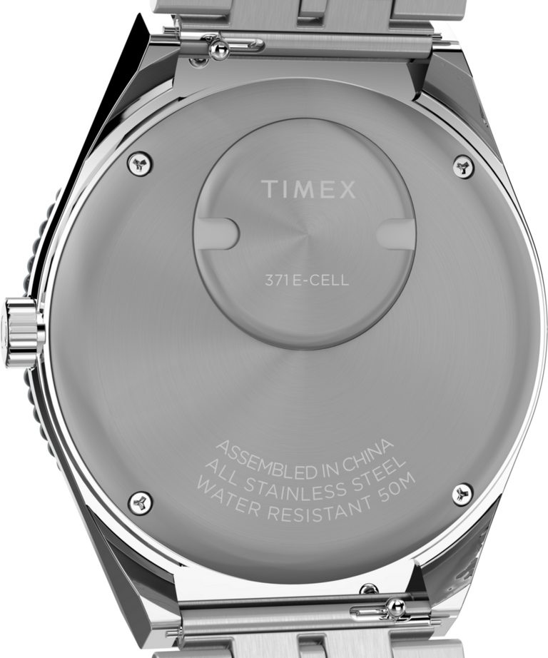 TW2V38000 Q Timex GMT, reloj de 38 mm con brazalete de acero inoxidable. Imagen del fondo de la caja.