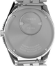 TW2V38000 Q Timex GMT, reloj de 38 mm con brazalete de acero inoxidable. Imagen del fondo de la caja.