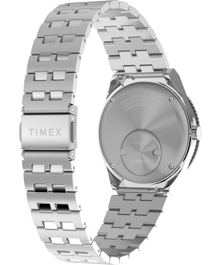 TW2V38000 Q Timex GMT, reloj de 38 mm con brazalete de acero inoxidable: imagen del fondo de la caja con accesorio