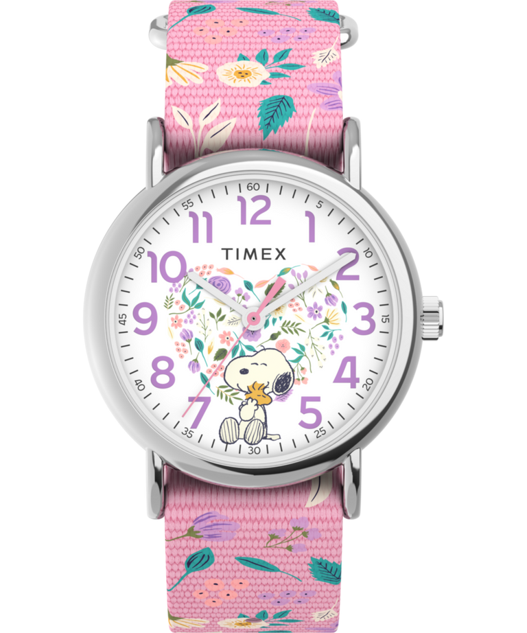 TW2V77800 Imagen principal del reloj Peanuts® x Timex Weekender In Bloom de 38 mm con correa de tela