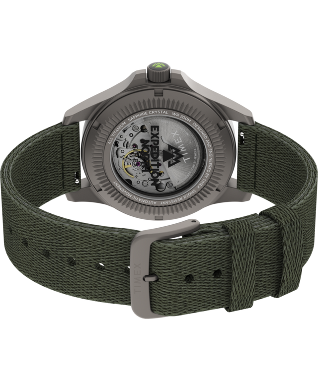 Imagen de la tapa trasera con accesorio del reloj Expedition® Field Post Titanium Automatic de 41 mm con correa de tela reciclada TW2V95300