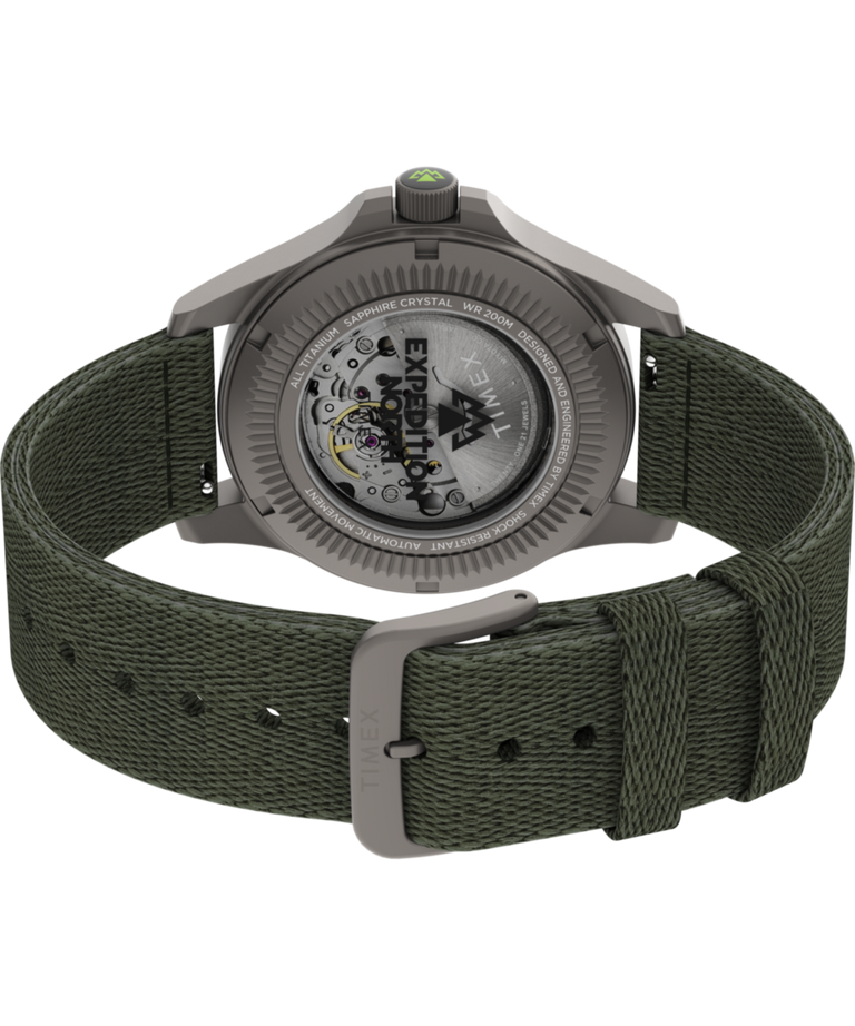Imagen de la tapa trasera con accesorio del reloj Expedition® Field Post Titanium Automatic de 41 mm con correa de tela reciclada TW2V95300