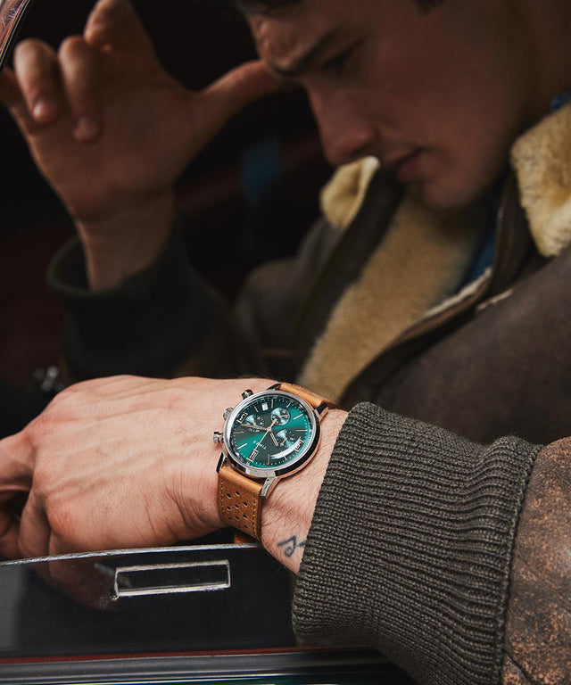 TW2W10100 Reloj Marlin® con cronógrafo y taquímetro, 40 mm, correa de piel, estilo de vida, 2 imágenes