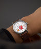 TW2W44300 Peanuts® x Timex Standard Thanksgiving, reloj de 40 mm con correa de piel. Imagen principal de la muñeca.