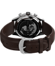 TW2W47900 Reloj Waterbury Traditional Fly Back Chronograph de 43 mm con correa de piel. Imagen del fondo de la caja con accesorio.