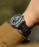 TW2W53000 Reloj Expedition® Pioneer Titanium Automatic GMT de 41 mm con correa de silicona, imagen alternativa en la muñeca 2