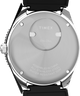 TW2W57500 Q Timex® GMT, reloj de 38 mm con correa de caucho sintético. Imagen del fondo de la caja.