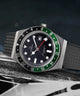 TW2W57500 Q Reloj Timex® GMT de 38 mm con correa de caucho sintético: imágenes clave de la campaña (fotos de producto)