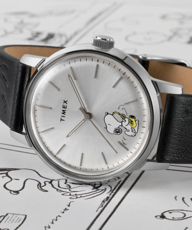 TW2W68800 Peanuts® x Timex Marlin® Automatic Saxophonist, reloj de 40 mm con correa de piel: imágenes clave de la campaña (fotos de producto)