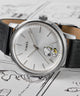 TW2W68800 Peanuts® x Timex Marlin® Automatic Saxophonist, reloj de 40 mm con correa de piel: imágenes clave de la campaña (fotos de producto)