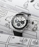 TW2W68900 Reloj Peanuts® x Q Timex® Snoopy de 40 mm con correa de piel   Imagen de los modelos clave de la campaña (fotos de producto)