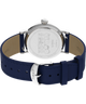 Reloj TW2W72700 Peanuts® x Timex Standard Pumpkin Patch de 40 mm con correa de piel   Imagen del fondo de la caja con accesorio