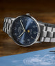 TW2W75700 Reloj Waterbury Classic Moon Phase de 40 mm con brazalete de acero inoxidable  - Imagen de la silueta principal de la campaña (fotos de estudio)