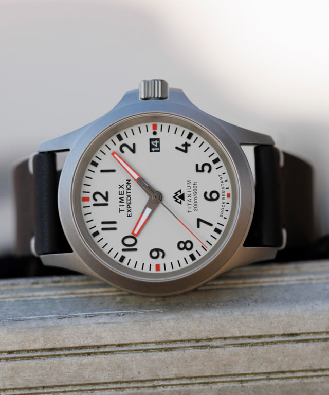 TW2W78200 Reloj Expedition Titanium de 38 mm con correa de piel  Imágenes de los modelos clave de la campaña (fotos de producto)