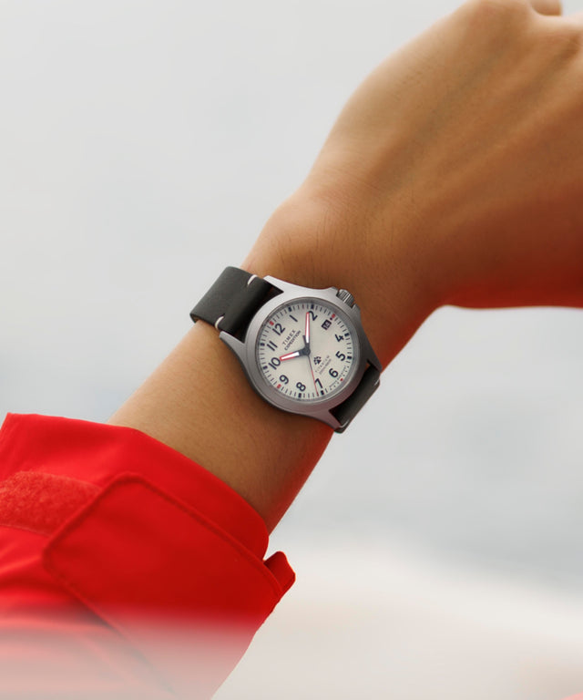 Reloj TW2W78200 Expedition Titanium de 38 mm con correa de piel  Imagen principal de la muñeca