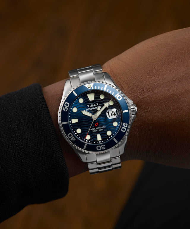 TW2W81900 Deepwater Meridian 200, reloj de 44 mm con brazalete de acero inoxidable. Siluetas clave de la campaña (fotos de producto). Imagen