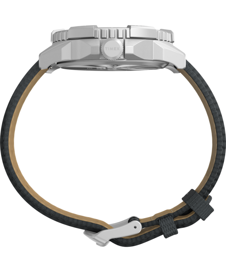 Imagen de perfil del reloj Expedition Ridge de 42 mm con correa de cuero TW2W84200