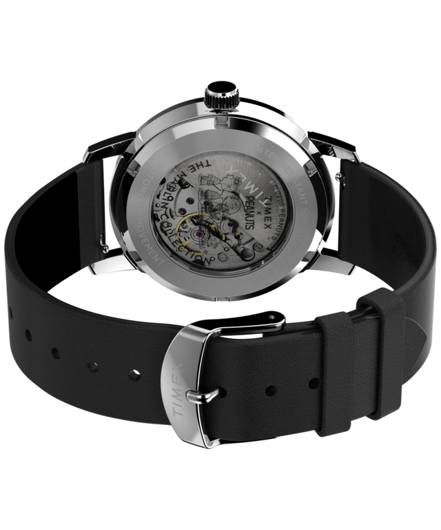 TW2W87200 Peanuts® x Timex Marlin® Automatic Space, reloj de 40 mm con correa de piel: imagen del fondo de la caja con accesorio