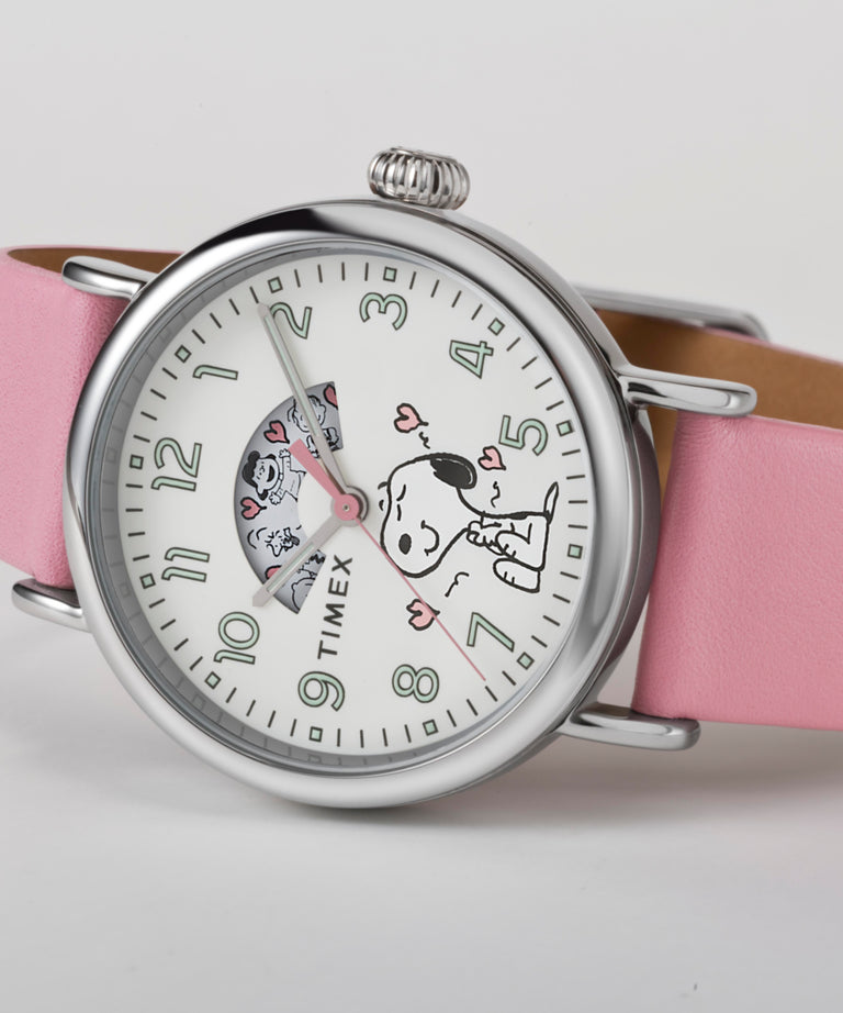 TW2W88900 Peanuts x Timex: Reloj estándar de San Valentín de 40 mm con correa de piel. Siluetas clave de la campaña (fotos de producto). Imagen