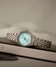 TW2W90700 Reloj Timex Legacy Mini de 25 mm con brazalete de acero inoxidable  Imagen de las siluetas clave de la campaña (fotos de producto)