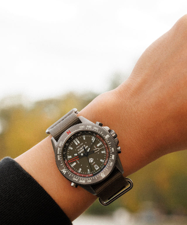 TW2W91100 Reloj Expedition con indicador de marea, temperatura y brújula, correa de tela de 43 mm. Imagen principal de la muñeca
