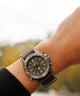 TW2W91100 Reloj Expedition con indicador de marea, temperatura y brújula, correa de tela de 43 mm. Imagen principal de la muñeca
