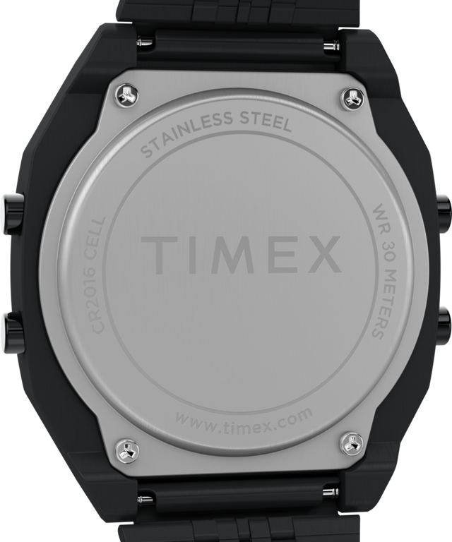 TW2W91600 Timex T80 Steel, reloj de 36 mm con brazalete de acero inoxidable. Imagen del fondo de la caja.