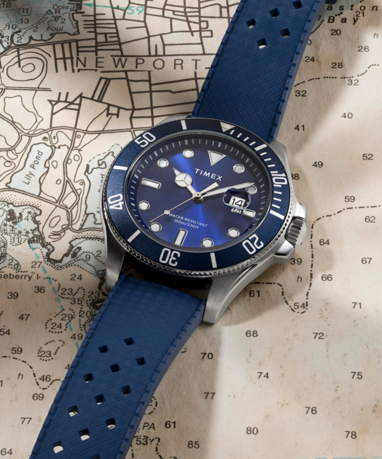 TW2Y05000 Harborside Coast, reloj de 44 mm con correa de caucho sintético: imágenes de los modelos clave de la campaña (fotos de producto)