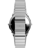 TW2Y06100 Q Timex® 1975 SSQ Edición digital reeditada, 38 mm, correa de acero inoxidable. Imagen de la correa del reloj