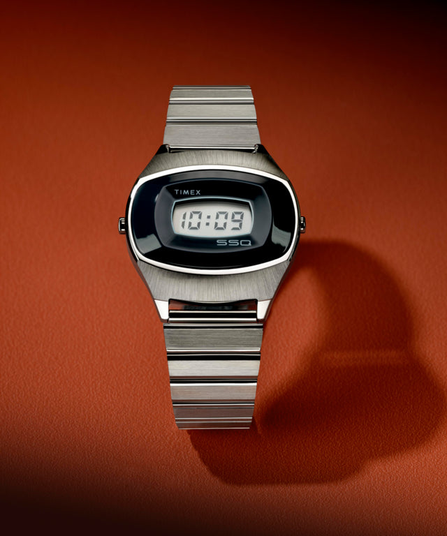 TW2Y06100 Q Timex® 1975 SSQ Edición digital reeditada, reloj de 38 mm con brazalete de acero inoxidable. Siluetas clave de la campaña (fotografías de producto). Imagen