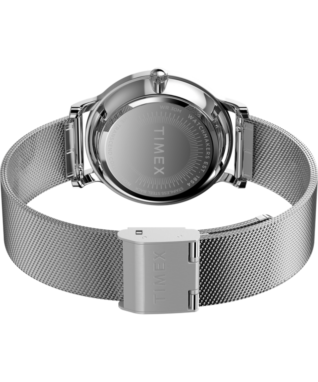 TW2Y10200: Imagen del fondo de la caja del reloj Transcend con brazalete de acero inoxidable de 34 mm y accesorio