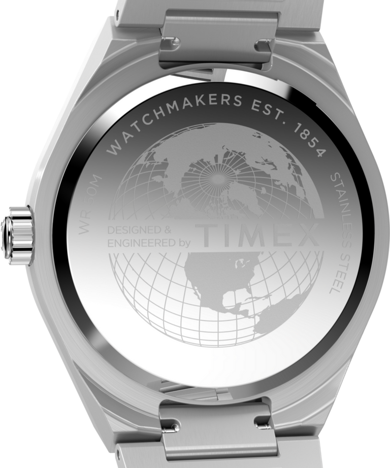 TW2Y12100 Q Timex® Continental GMT, reloj de 39 mm con brazalete de acero inoxidable. Imagen del fondo de la caja.