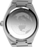 TW2Y12100 Q Timex® Continental GMT, reloj de 39 mm con brazalete de acero inoxidable. Imagen del fondo de la caja.