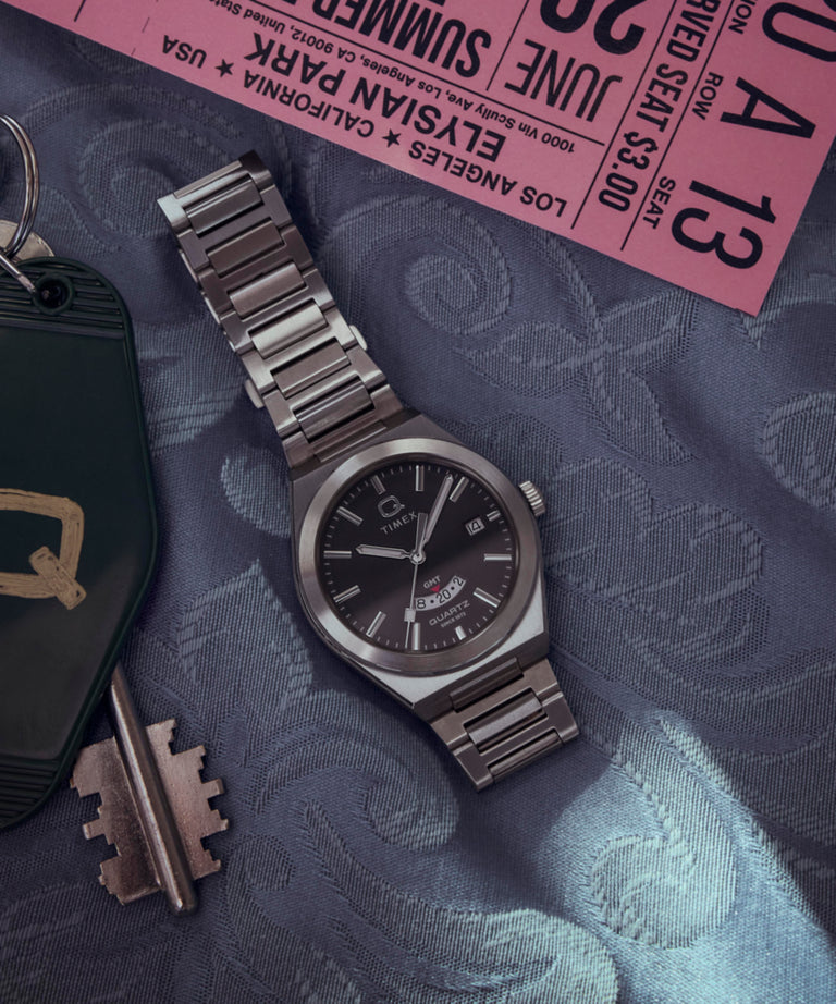 TW2Y12100 Q Reloj Timex® Continental GMT de 39 mm con brazalete de acero inoxidable: siluetas clave de la campaña (fotos de producto) Imagen