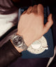 TW2Y12100 Q Reloj Timex® Continental GMT de 39 mm con brazalete de acero inoxidable. Imagen principal de la muñeca