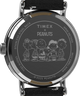 TW2Y12300 Peanuts® x Timex Weekender con esfera color calabaza y correa de piel de 40 mm. Imagen del fondo de la caja del reloj