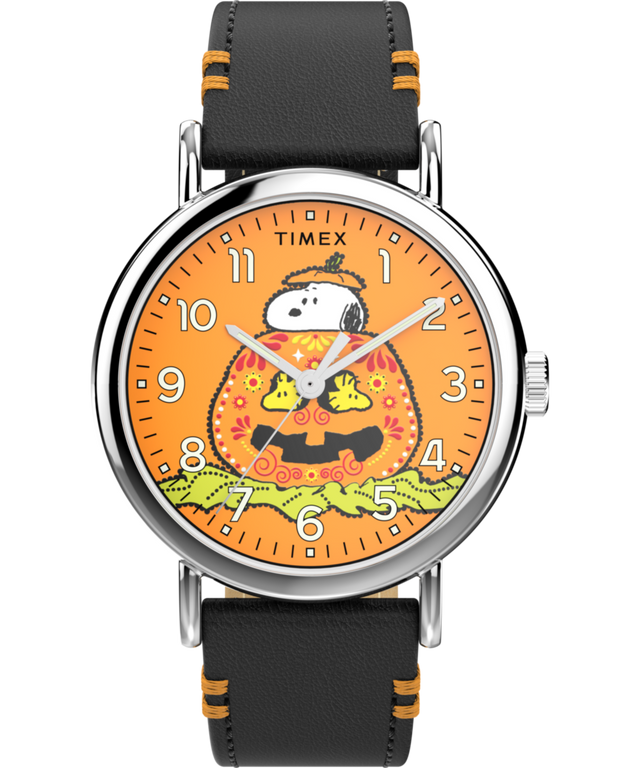 TW2Y12300 Reloj Peanuts® x Timex Weekender con esfera color calabaza y correa de piel de 40 mm. Imagen principal