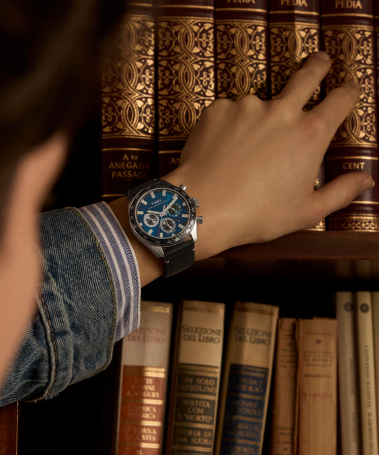 Imagen principal en la muñeca del reloj Waterbury Traditional Chronograph de 41 mm con correa de piel TW2Y18600