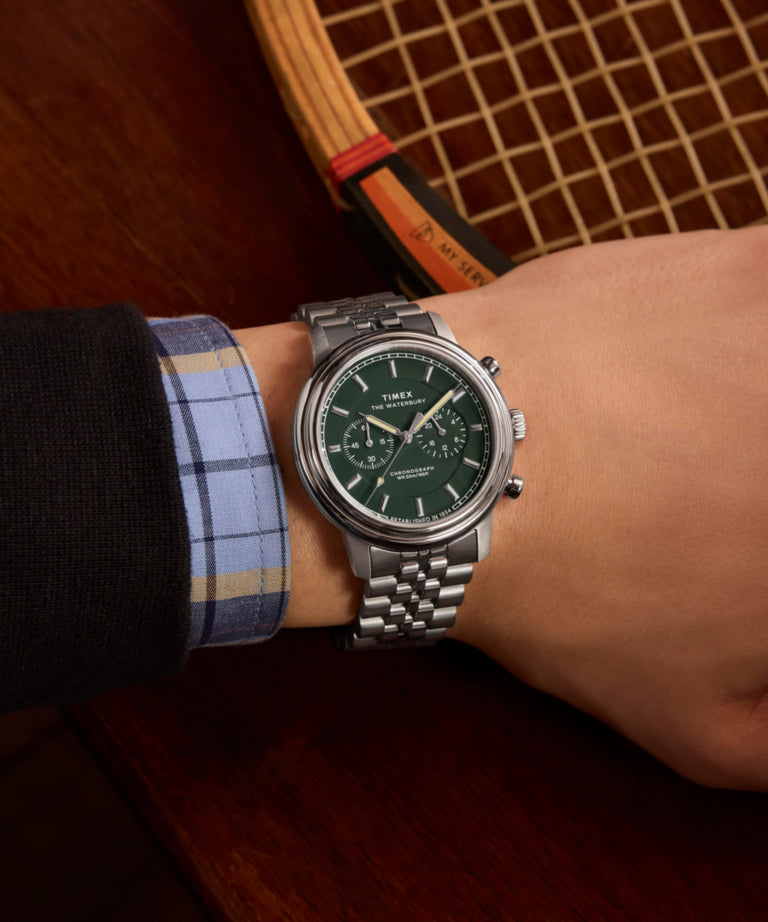 TW2Y23600 Reloj cronógrafo Waterbury Metropolitan de 41 mm con brazalete de acero inoxidable. Foto alternativa de la muñeca. 1 imagen
