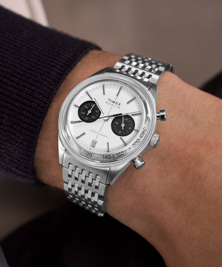 Imagen en la muñeca del reloj cronógrafo de cuarzo Marlin® Jet de 40 mm con brazalete de acero inoxidable TW2Y24600