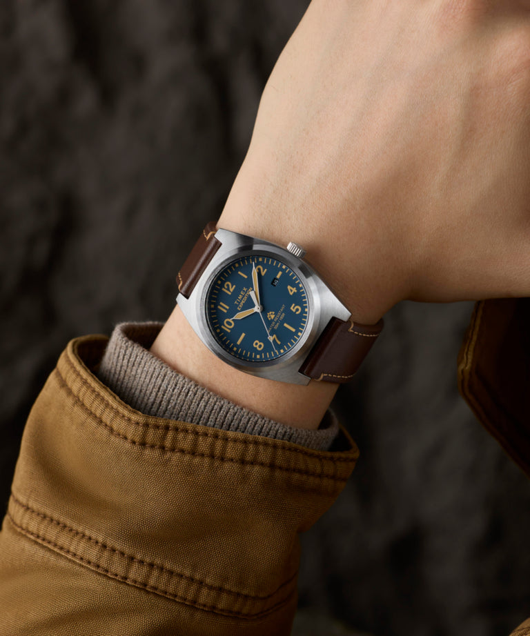 Reloj TW2Y30600 Expedition® Capstone con correa de piel ecológica de 39 mm  Imagen principal de la muñeca