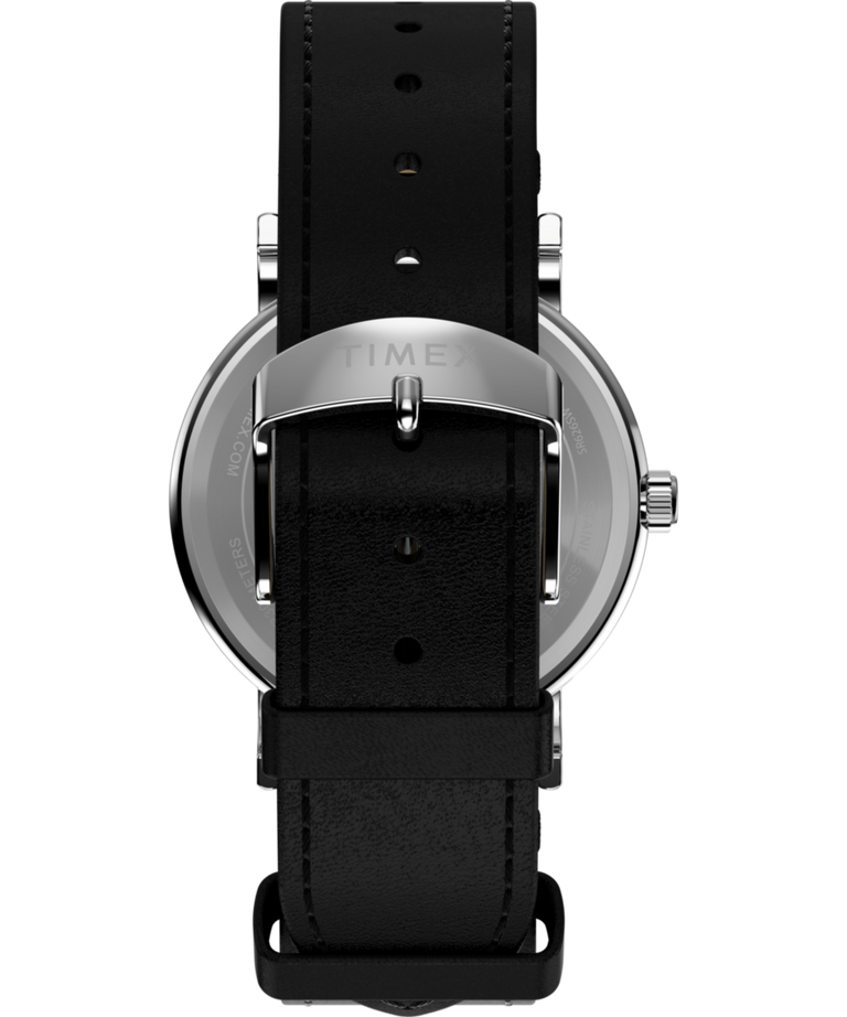 Imagen de la correa del reloj Peanuts® x Timex Weekender Snoopy Bailando de 38 mm con correa de piel (TW2Y31000)