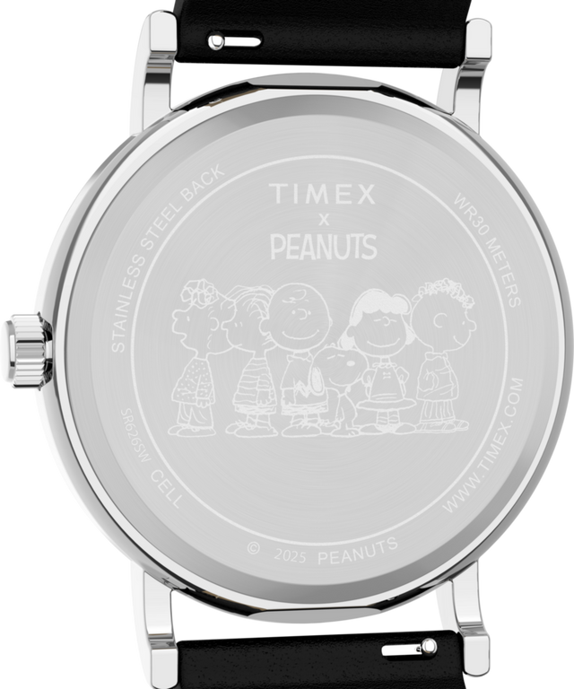 TW2Y31000 Peanuts® x Timex Weekender Snoopy Dancing: reloj de 38 mm con correa de piel. Imagen del fondo de la caja.