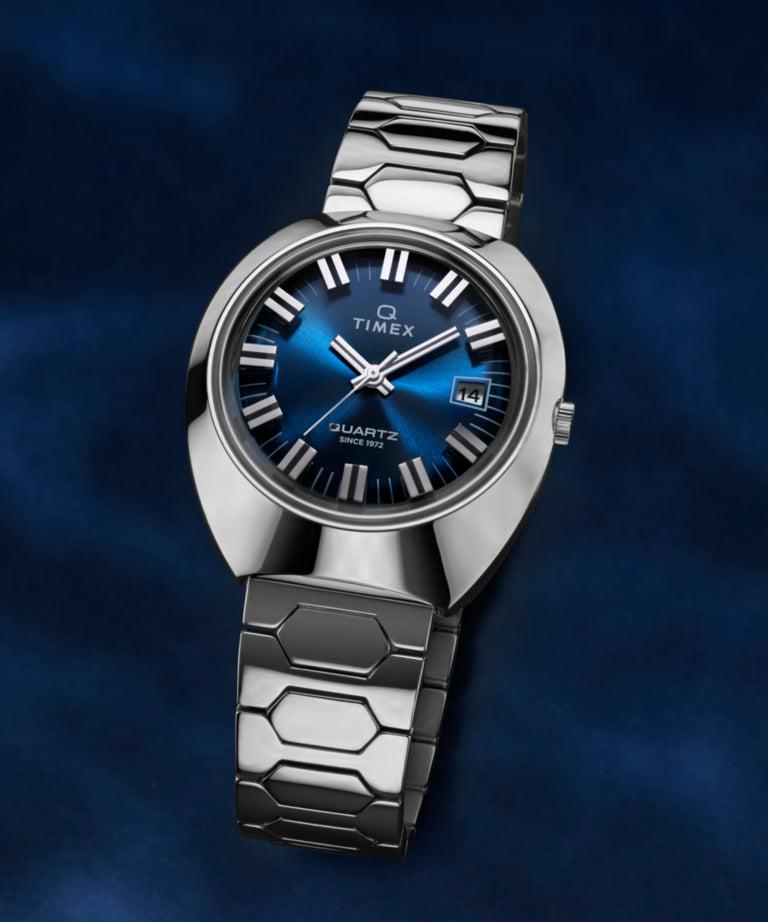 TW2Y33100 Q Timex® 1972 Time Machine Reissue: reloj de 39 mm con brazalete de acero inoxidable. Imágenes de las siluetas clave de la campaña (fotos de producto)