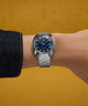 TW2Y33100 Q Timex® 1972 Time Machine Reissue, reloj de 39 mm con brazalete de acero inoxidable. Imagen principal de la muñeca.