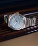TW2Y35200 Q Reloj Timex® Continental con día y fecha, 39 mm, brazalete de acero inoxidable. Imágenes de los modelos clave de la campaña (fotos de producto)