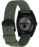 TW2Y39800 Expedition® Capstone Automático de 39 mm con correa de tejido ecológico. Imagen del fondo de la caja con accesorio.