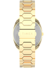 TW2Y45200 Q Timex® 1972 Time Machine Reissue, reloj de 39 mm con brazalete de acero inoxidable. Imagen de la correa